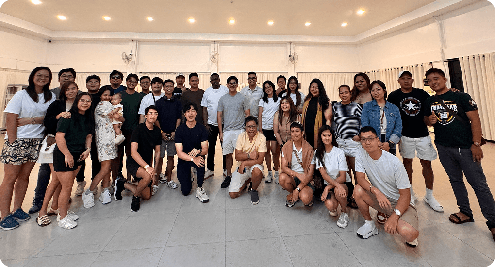 The full Guerilla 360 team gathered for a group photo